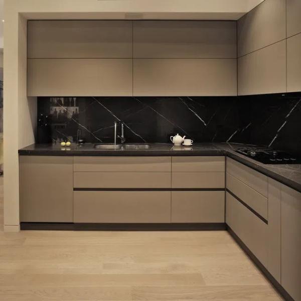 Armários de cozinha de estilo moderno em forma de L Armários de cozinha personalizados de melamina de aço inoxidável Armários de madeira Cozinha com lavatório