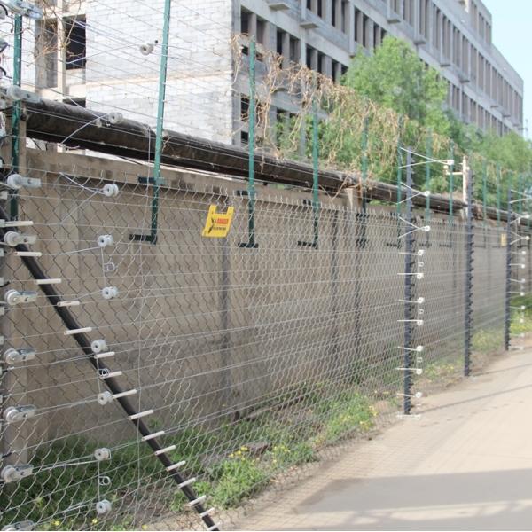 Eco Friendly Rectangle Electric Security Fence Residential Corrosion Proof