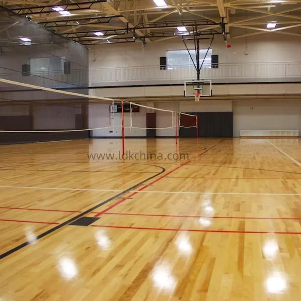 Chine fournisseur assemblé Cour de basket-ball en bois Portable Solid Basket-ball Badminton intérieur Système complet Sports Plancher en bois