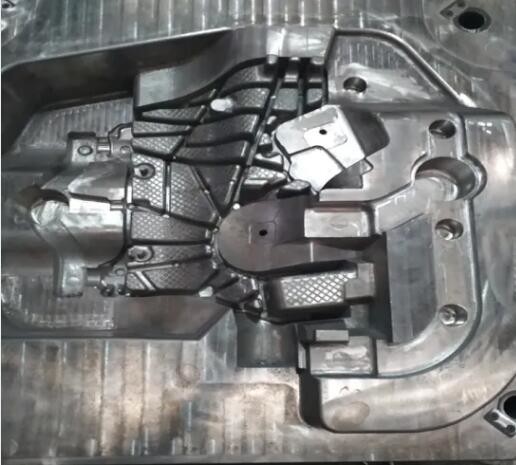 Прессформа заливки формы давления КНК подвергая механической обработке