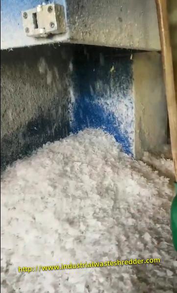高圧プラスチックフィルムブリケットのための重用単軸粉砕機,高圧ブリケット粉砕機 45-55kw,容量400-700kg/h,バレフィルム粉砕機