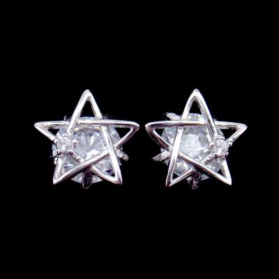 Brincos de prata de um zircão da estrela da cor dos pares, joia fêmea do acoplamento