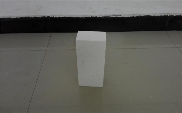 White Lightweight Refractory Fire Bricks Mullite Material With Good Thermal Storage