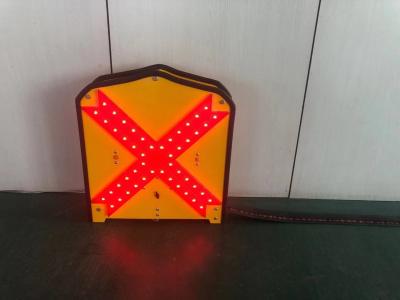 Rubber Retractable Cross Line LED Arrow Sign Board DC AC Solar Power Supply