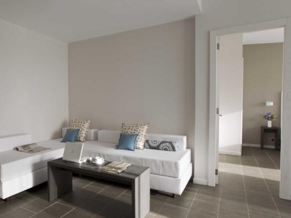 Kuala Lumpur star hotel inner decoration furniture and fixture by Laminate wood for headboard bed with wardrobe closet