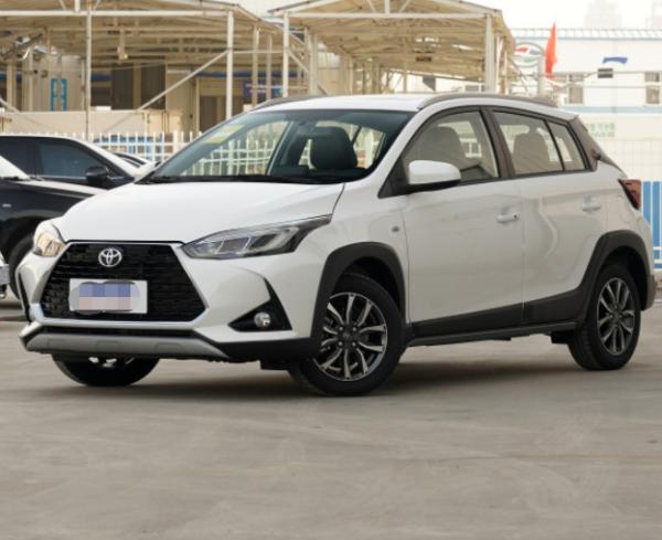Toyota Yaris L cruzamento 2022 do carro com porta traseira dos assentos da porta 5 da versão 5 de X 1.5L CVT Zungui