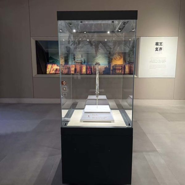 Custom Frameless Glass Freestanding Display Cabinet Museum Showcase for Exhibitions