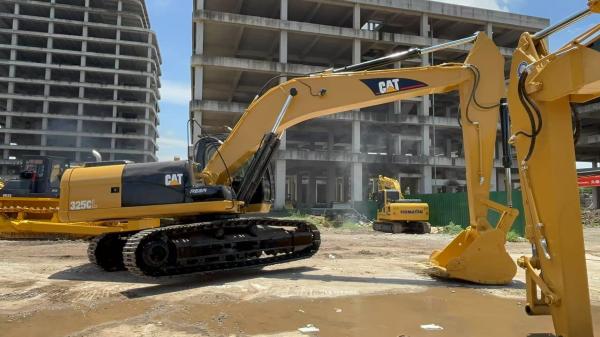 Used CAT 325CL Excavator 45K Lbs Operating Weight 1.3 Yd3 Bucket