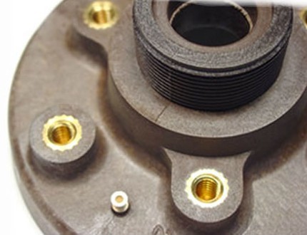 Auto unscrewing mould with VEGA molded in threaded inserts