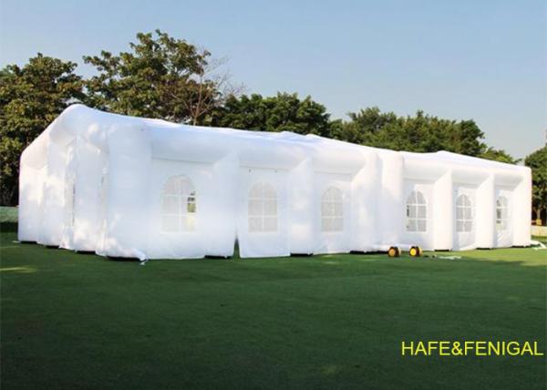 Tienda VIP inflada de 20m x 10m con marca personalizada