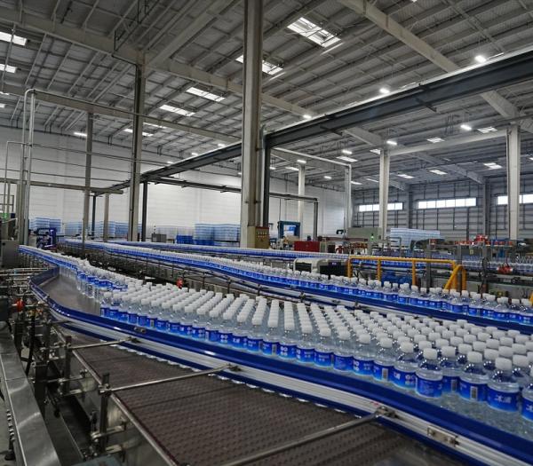 42,000BPHボトル入り飲料水生産向けカスタマイズされたフレキシブルボトルバッファシステム 効率的フレキシブル