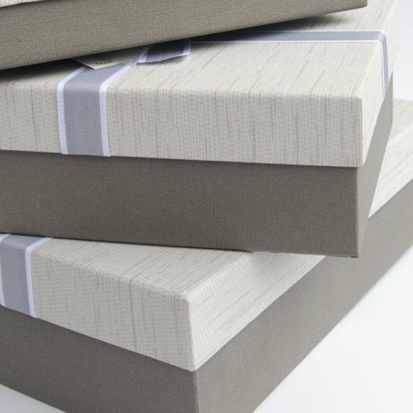 Forneça diretamente Caixas de presente de papel artesanal colorido rígido para homens mulheres com logotipo