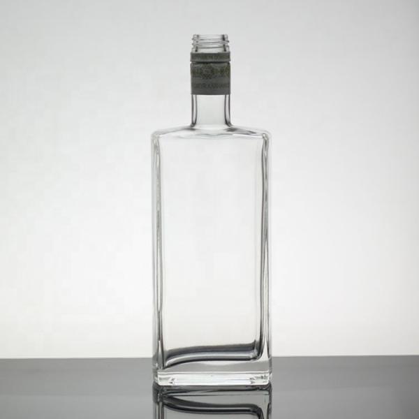 As Customized 500ml Glass Vodka Bottles With Screw Cap for Vodka Surface Handing