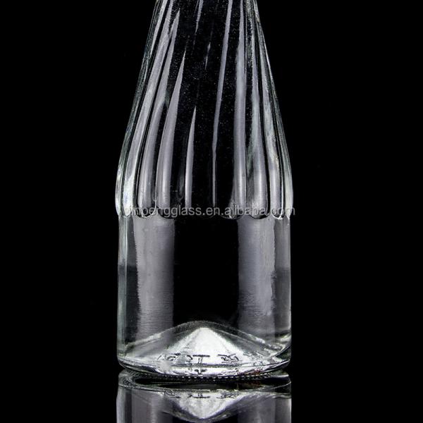Glass Body Material 500ml 700ml Whiskey Wine Bottle with Unique Bottom Raised Design