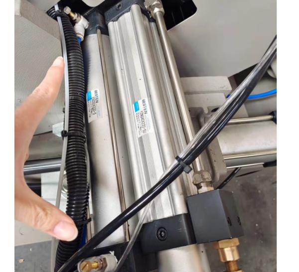 A lâmina de serra vendo automática da máquina do perfil de alumínio é diâmetro de 500mm que corta 45 e 90 graus