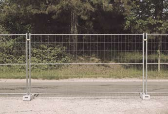 M300 Heras Security Fencing Panels Horizontal Pipe x 3 3.00mm/2.50mm wire mesh 100x250 Height2.0m x 3.5m width