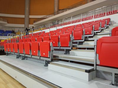 Bleacher retrátil do HDPE elétrico do controle que assenta com braço de dobramento
