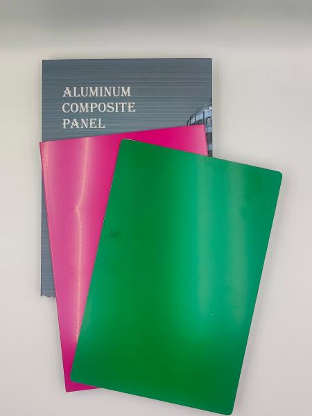 Hojas ACP con acabado brillante, de 4 mm de espesor, diseñadas para fachadas de edificios públicos.