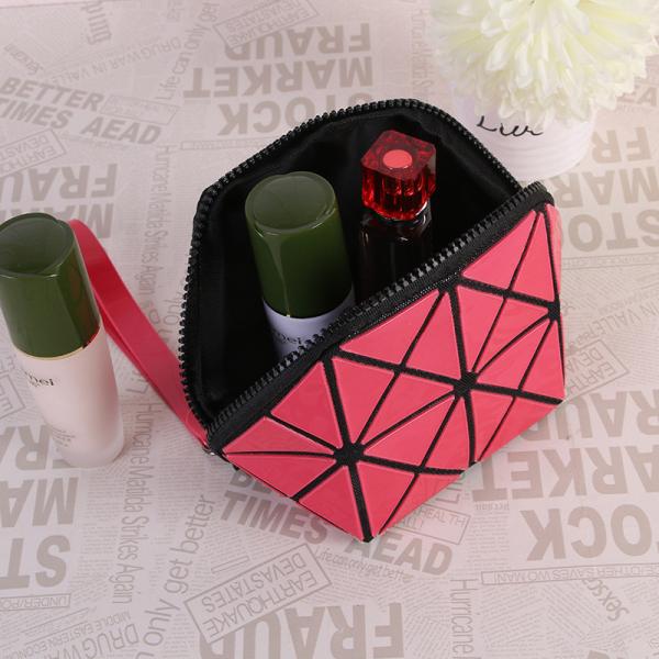 Wholesale Geometric Diamond Lattice Small Cosmetic Bag Fashion