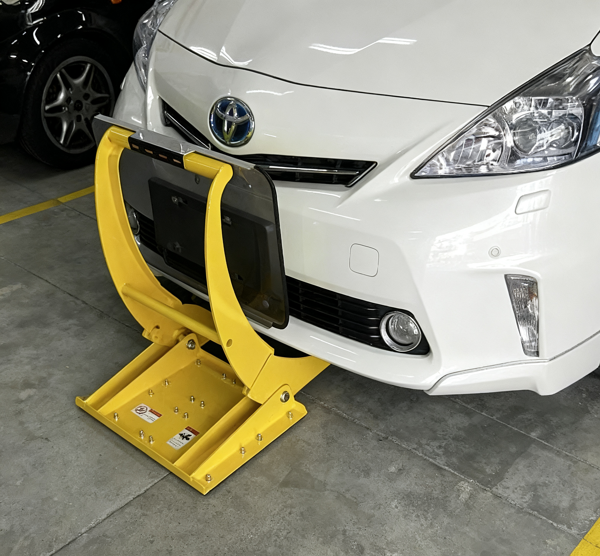 Add Friction Rubber Plate Car Parking Blocker Electrostatic Spraying
