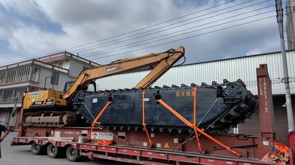Amphibious Excavator Customizable Floatation Capacity With Drive Motor For Operation In Wetland And Water Projects
