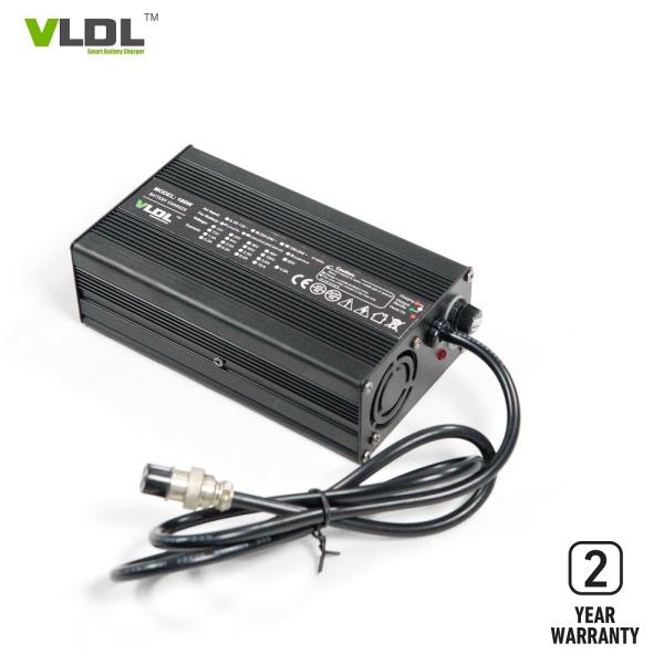 Lightweight Smart Battery Charger For Lithium Ion Battery 12V 8A Euro Input Plug Max 14V Or 14.6V