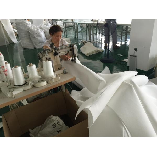 Tela filtrante perforada aguja industrial no tejida del poliéster para el bolso del colector de polvo