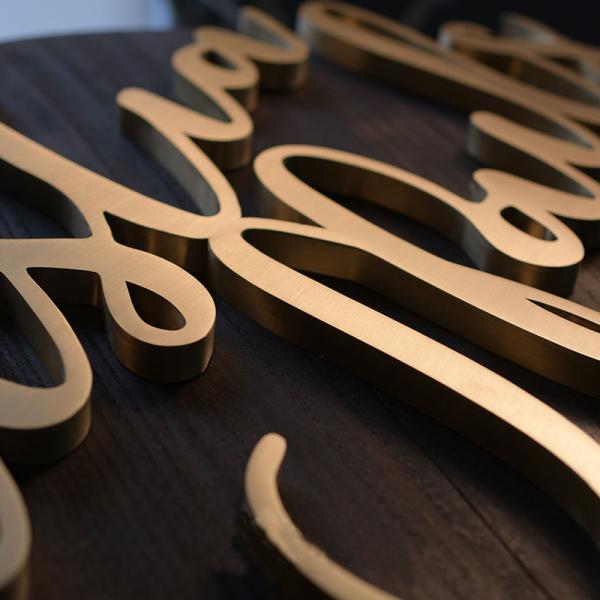 Настройка светодиодных знаков из нержавеющей стали для алфавита A-Z и числа