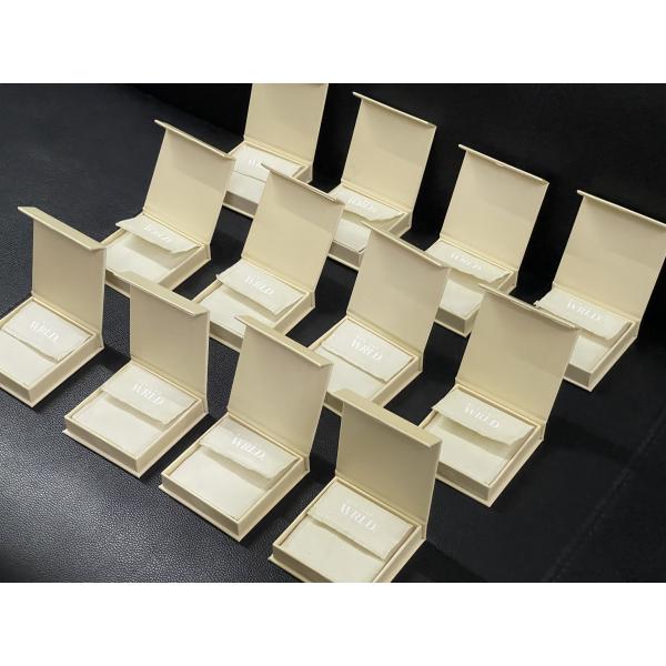 Customized Beige Paper Magnet Box and Cotton Pouches