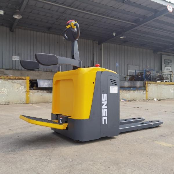 1550mm Fork Battery Powered Pallet Truck For Food & Beverage Factory