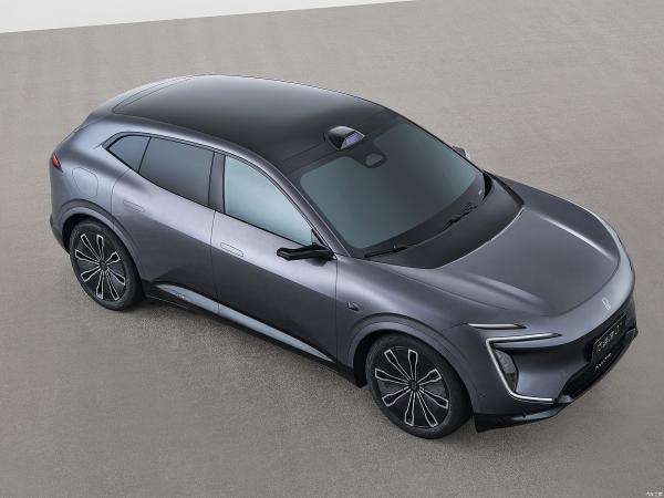 Changan Avatr 07 is a new high-end brand jointly created by CATL, Huawei, and Chang'an Automobile. It offers both hybrid and all-electric versions, making it the most cost-effective intelligent drivin