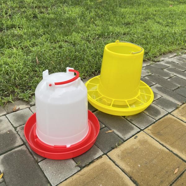 努力 の ない 水分 補給 赤色 の プラスチック 製 の 鶏 の 飲み物 便利 な 灌輸