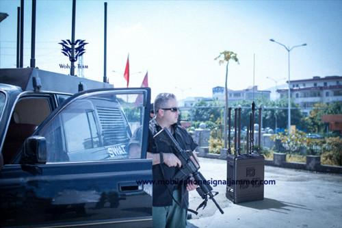 Military Portable RF Signal Vehicle Bomb Jammer All Cell Phone Signal Jammer With DDS Convoy Jamming System