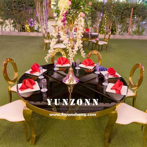 Louis Modern Round Marble Dining Table with Polished Gold Stainless Steel Serpentine Legs for Hotels or Living Rooms