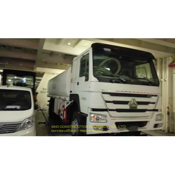 Sinotruk 6x4 Liquid Tanker Truck Fuel Oil Tanker Lorry Carbon Steel Material