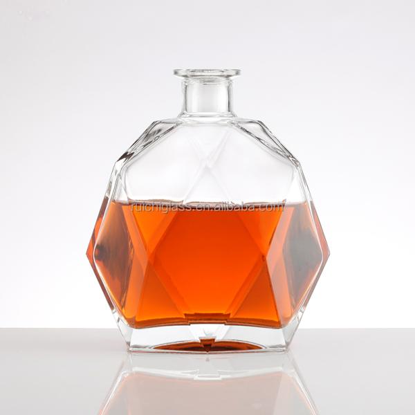 Tipo de sellado personalizado 500 ml Super Flint Alta transparencia Fantasía Botella de vidrio de whisky XO