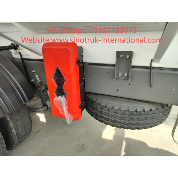 SINOTRUK HOWO Red 380HP 8×4 12Wheels High Capacity Oil Tank Truck