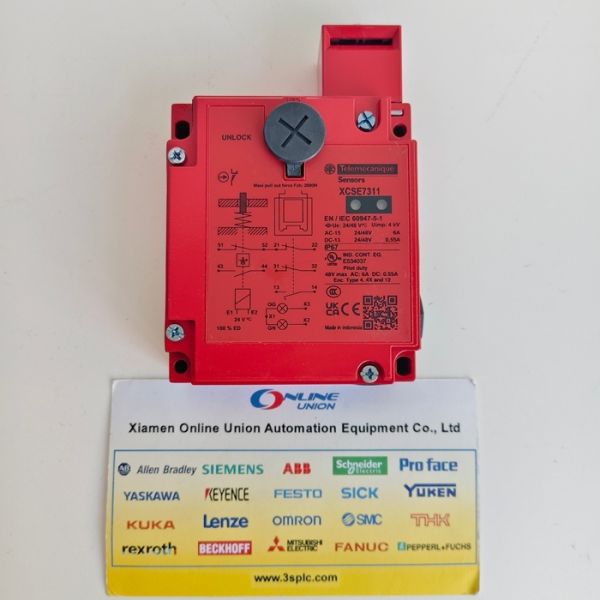 XCSE7311 Schneider Plug-in Safety Door Lock Switch