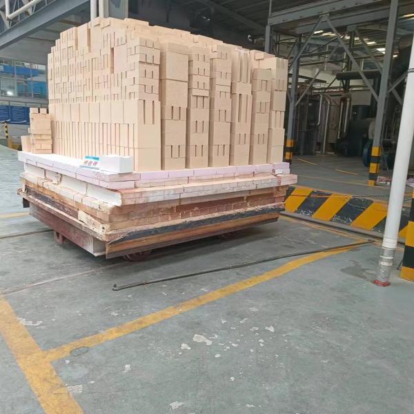 Briques réfractaires à haute densité de zircon mullite pour la construction de revêtements de fours