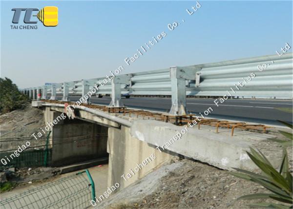 Fabricante de barreiras de aço galvanizado W Beam Guardrail para segurança rodoviária