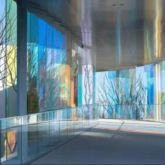 Дихроическое стекло с гладкой поверхностью толщиной 2-12 мм