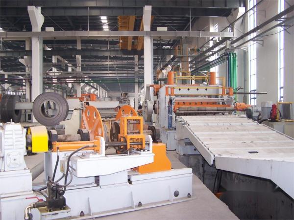 2000 20000 mm Largeur de coupe Machine de découpe de bobine d'acier avec coupe et tension 380V