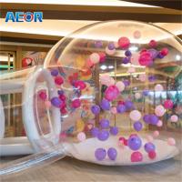 Une maison à bulles gonflables à dôme transparent une maison à bulles gonflables pour enfants