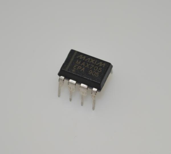 MAX705EPA Superviseur de microprocesseur 4.65V Seuil 200ms Impulsion de réinitialisation Alimentation 5V DIP-8 -40°C à +85°C