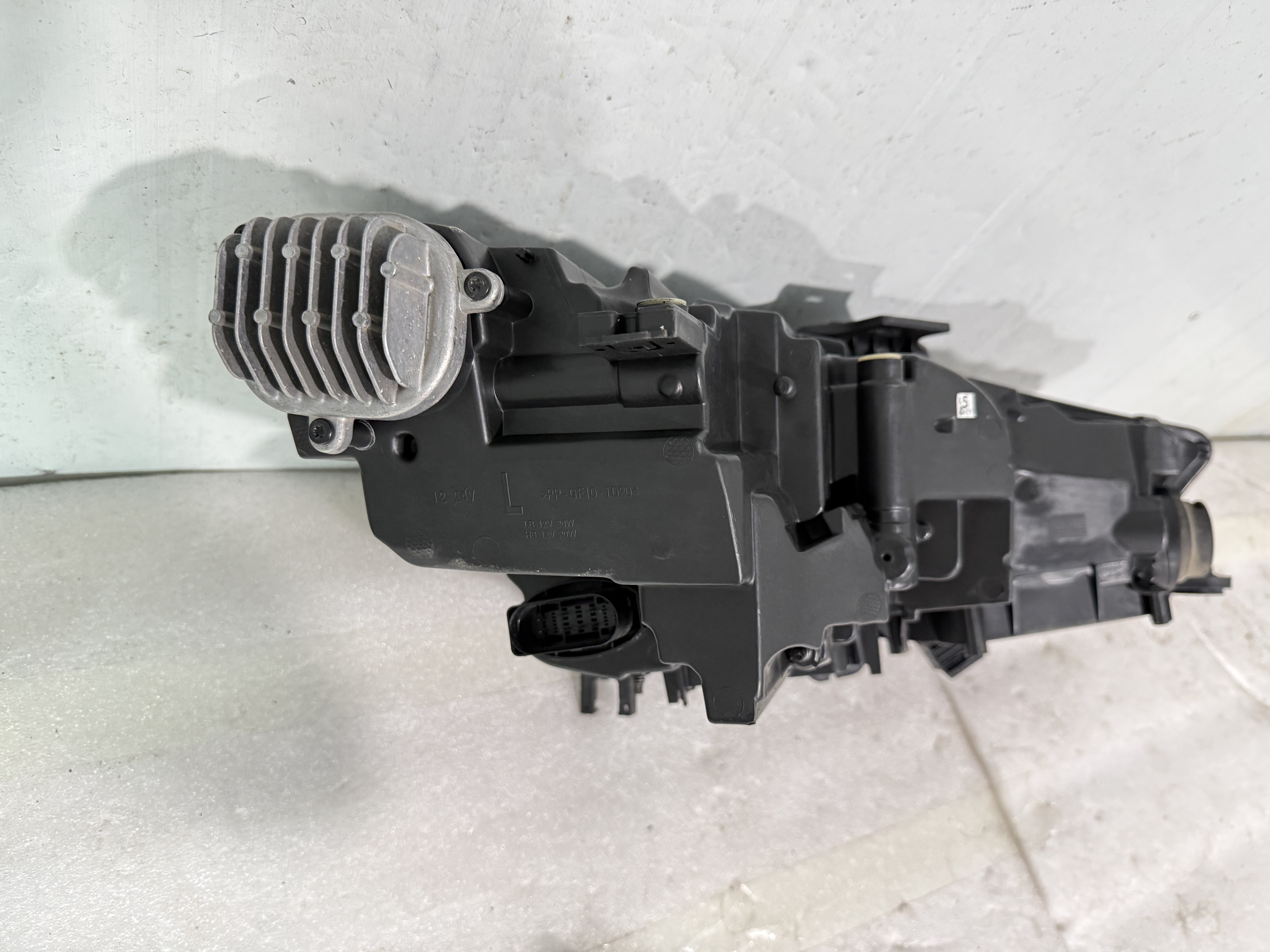 2017- 2019 A4 B10 left headlight part number: 8W0 914 773 B