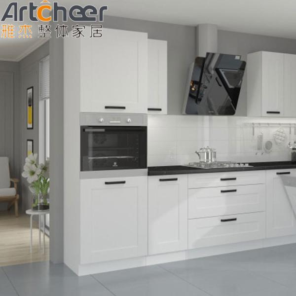 Armários de cozinha antigos em compensado e bordas de balcão de estilo moderno para design de cozinha clássico
