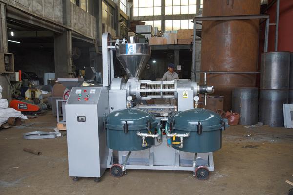 RF130-A Screw Press Oil Expeller , Coconut Oil Expeller Machine With Air Pressure Filter