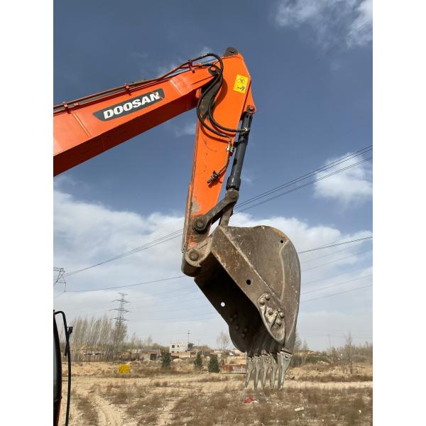 Doosan DH150 Excavator in Dubai 15000 KG Machine Weight Original Hydraulic Cylinder