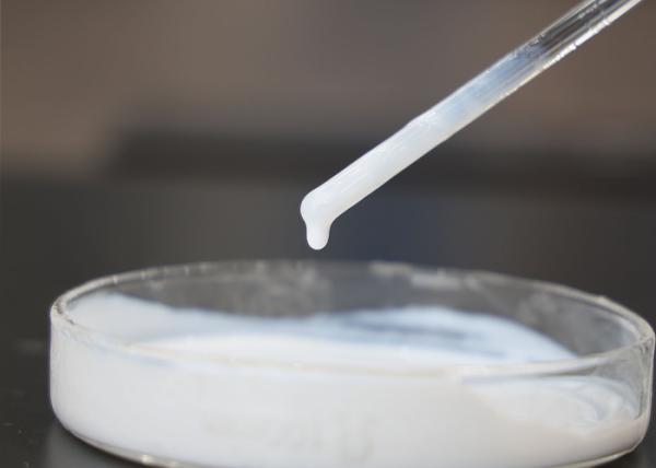 Polymère d'émulsion acrylique de styrène de haute qualité adapté à divers bâtiments