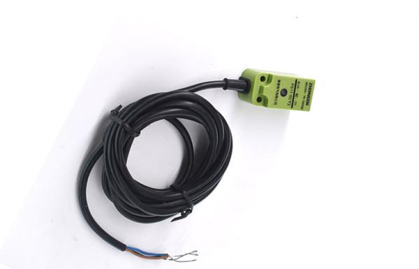 Lightweight Safety Proximity Switch , Inductive Prox Switch Square Shape